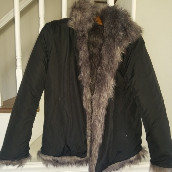 Fur coat.  Not real fur! - Picture 2 of 2